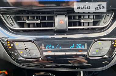 Внедорожник / Кроссовер Toyota C-HR 2017 в Каменец-Подольском