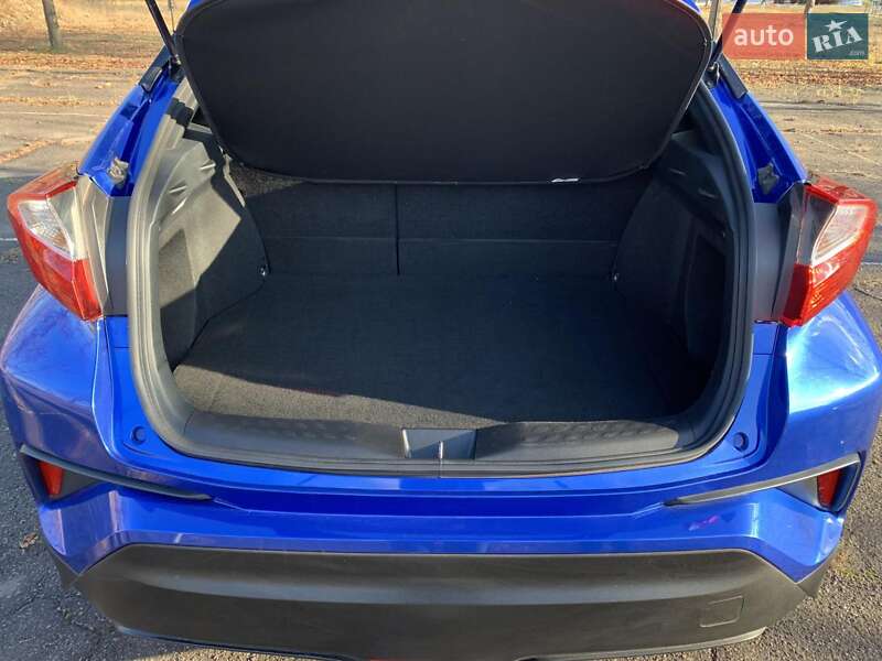 Позашляховик / Кросовер Toyota C-HR 2017 в Кривому Розі фото 4 Позашляховик / Кросовер Toyota C-HR 2017 в Кривому Розі