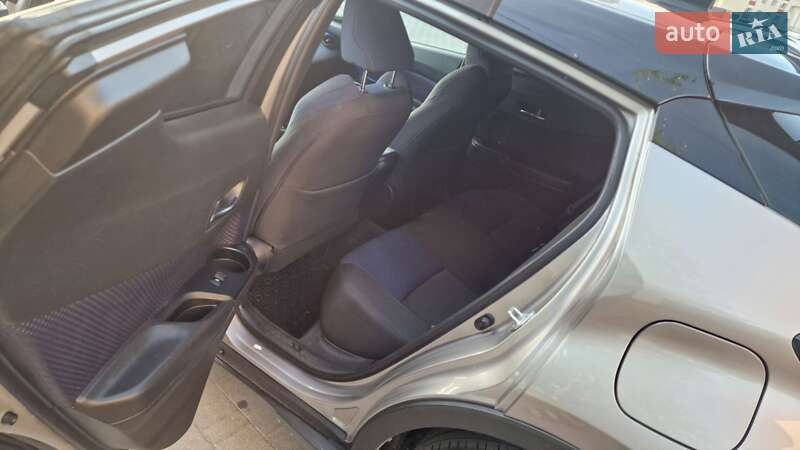 Позашляховик / Кросовер Toyota C-HR 2016 в Хмельницькому