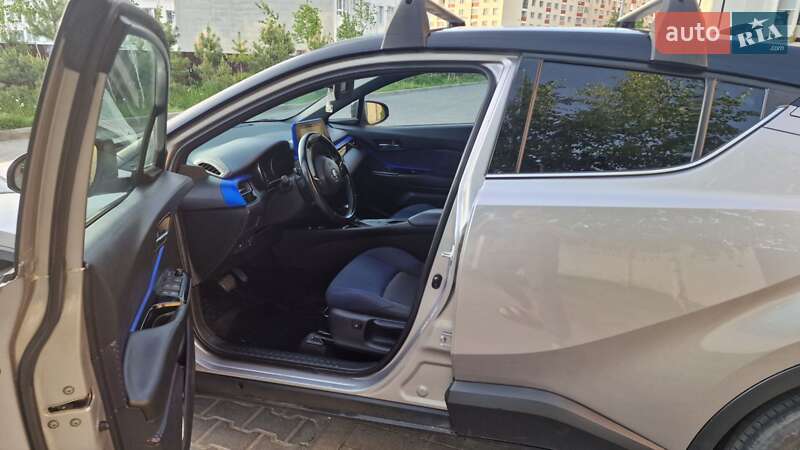 Позашляховик / Кросовер Toyota C-HR 2016 в Хмельницькому