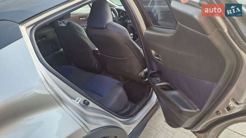 Позашляховик / Кросовер Toyota C-HR 2016 в Хмельницькому