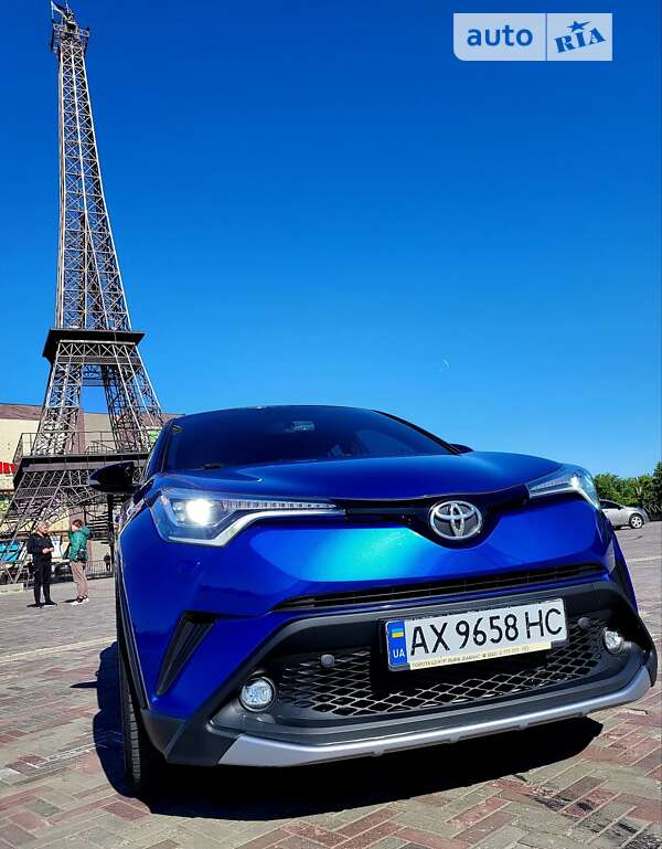 Внедорожник / Кроссовер Toyota C-HR 2017 в Харькове