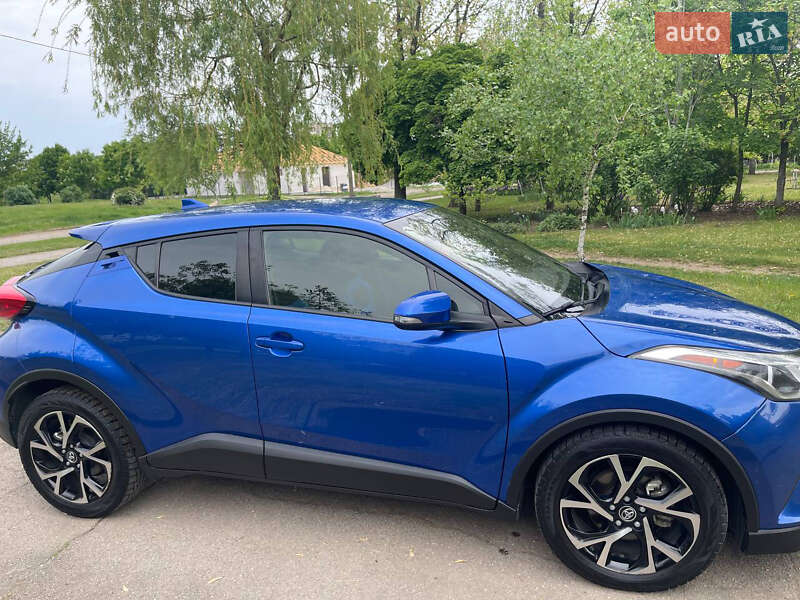 Позашляховик / Кросовер Toyota C-HR 2018 в Запоріжжі