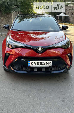 Внедорожник / Кроссовер Toyota C-HR 2022 в 