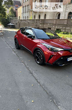 Внедорожник / Кроссовер Toyota C-HR 2022 в 