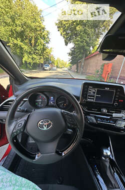 Внедорожник / Кроссовер Toyota C-HR 2022 в 
