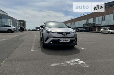 Позашляховик / Кросовер Toyota C-HR 2016 в Києві