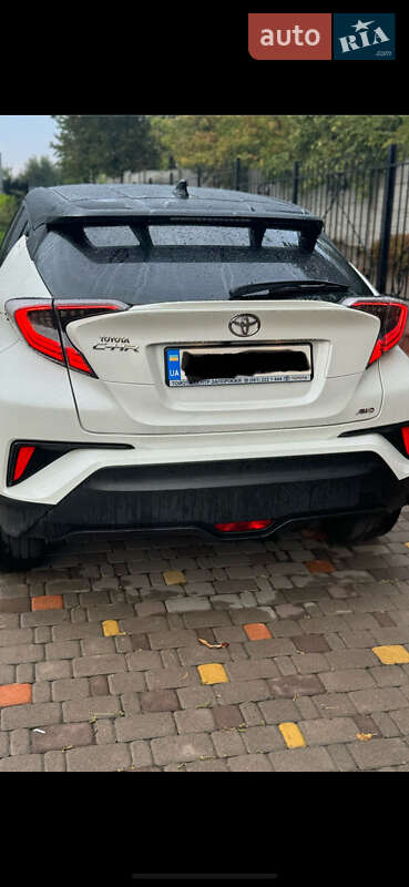 Позашляховик / Кросовер Toyota C-HR 2017 в Києві