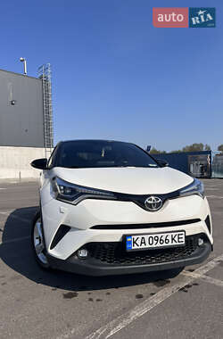 Внедорожник / Кроссовер Toyota C-HR 2016 в 
