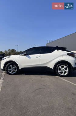 Внедорожник / Кроссовер Toyota C-HR 2016 в 