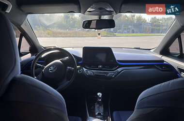 Внедорожник / Кроссовер Toyota C-HR 2016 в 
