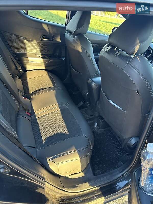 Позашляховик / Кросовер Toyota C-HR 2017 в Києві