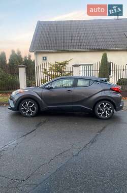 Внедорожник / Кроссовер Toyota C-HR 2017 в Львове