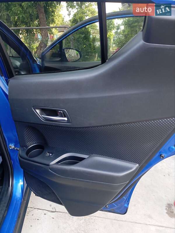 Позашляховик / Кросовер Toyota C-HR 2018 в Івано-Франківську