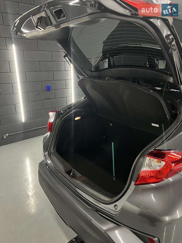 Внедорожник / Кроссовер Toyota C-HR 2019 в Полтаве фото 7 Внедорожник / Кроссовер Toyota C-HR 2019 в Полтаве