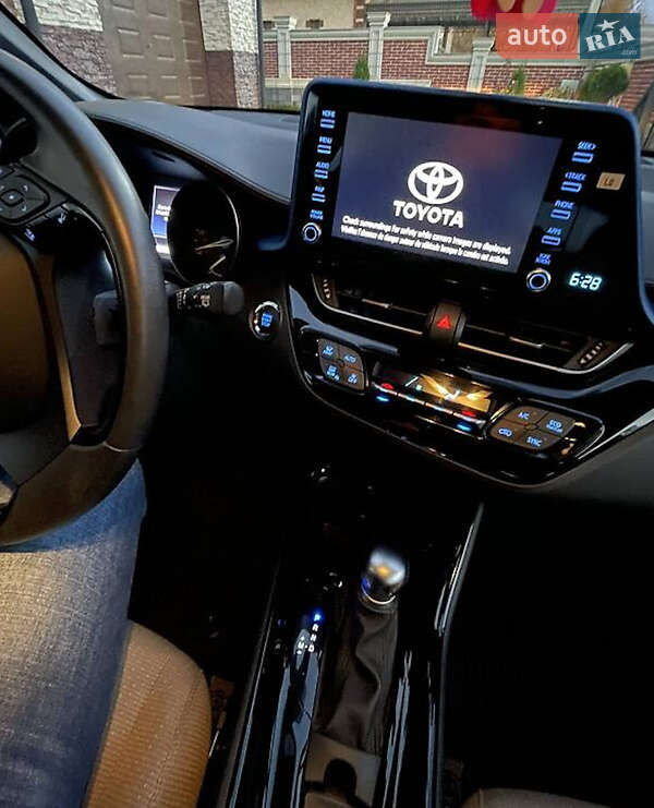 Внедорожник / Кроссовер Toyota C-HR 2019 в Львове