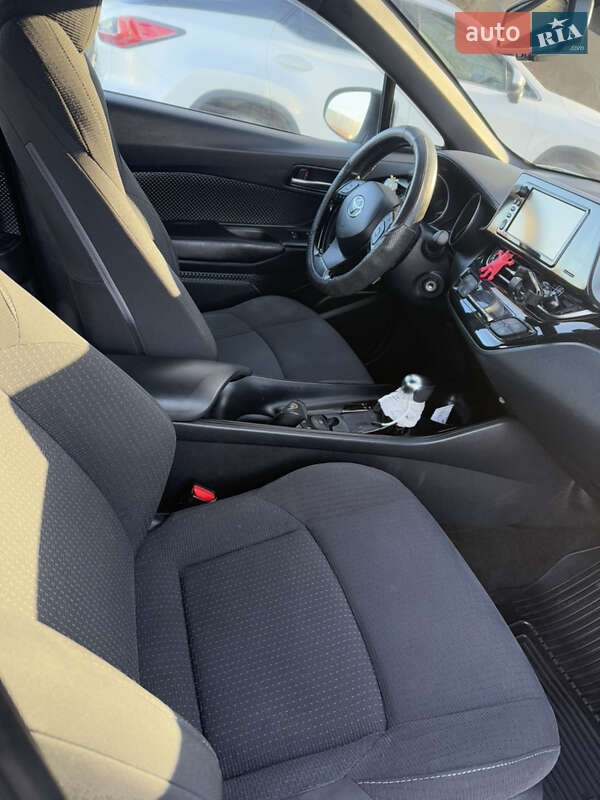 Позашляховик / Кросовер Toyota C-HR 2017 в Хмельницькому