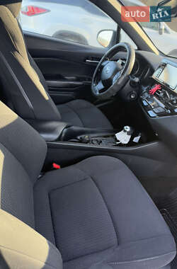 Внедорожник / Кроссовер Toyota C-HR 2017 в 