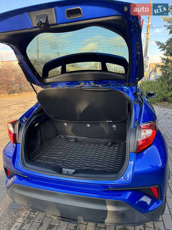 Позашляховик / Кросовер Toyota C-HR 2018 в Павлограді