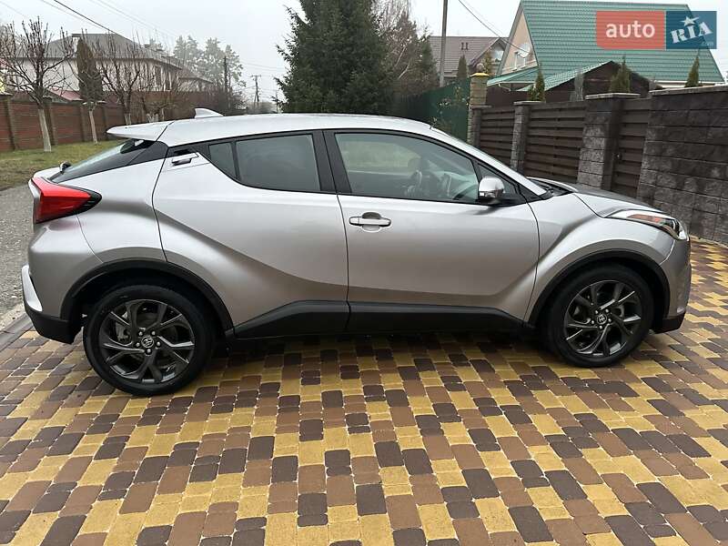 Позашляховик / Кросовер Toyota C-HR 2017 в Києві