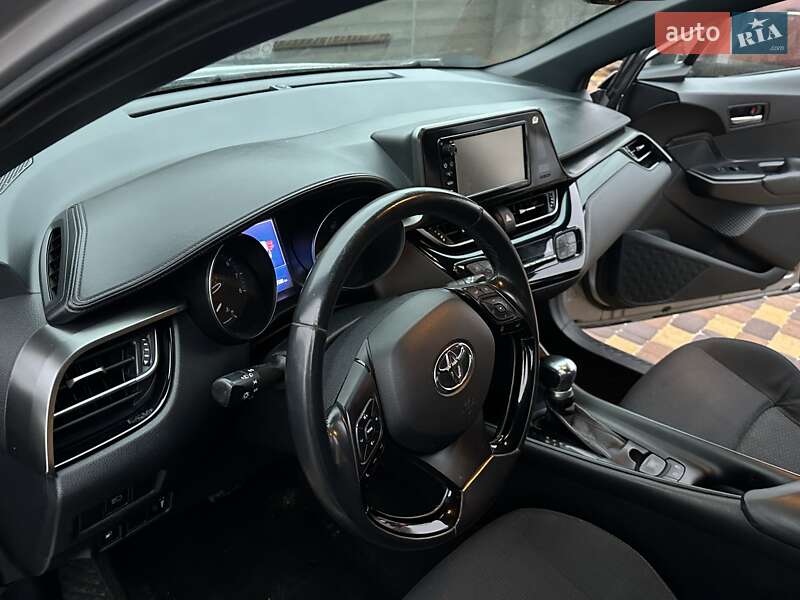 Позашляховик / Кросовер Toyota C-HR 2017 в Києві