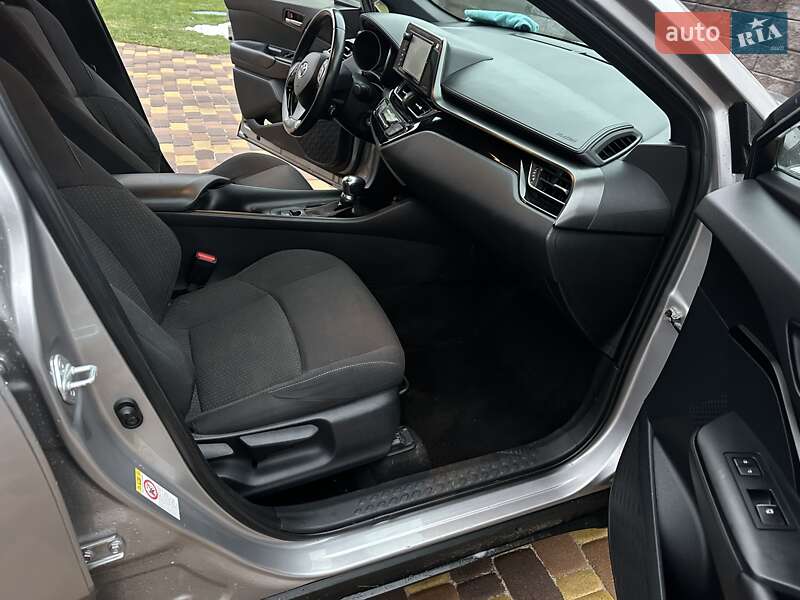 Позашляховик / Кросовер Toyota C-HR 2017 в Києві