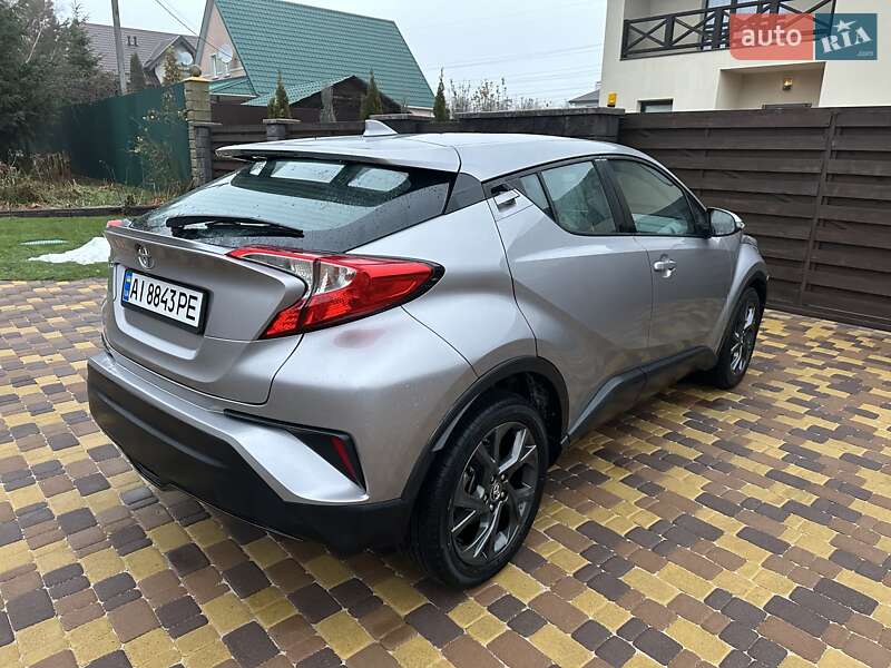 Позашляховик / Кросовер Toyota C-HR 2017 в Києві