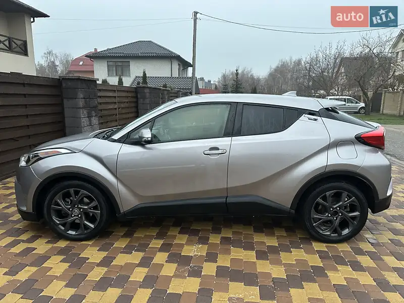 Внедорожник / Кроссовер Toyota C-HR 2017 в 