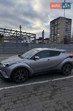 Позашляховик / Кросовер Toyota C-HR 2017 в Кривому Розі