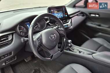 Позашляховик / Кросовер Toyota C-HR 2018 в 
