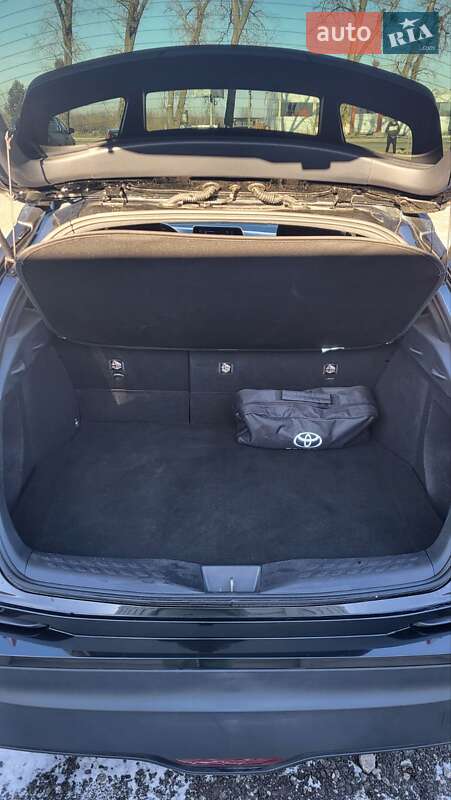 Позашляховик / Кросовер Toyota C-HR 2017 в Києві фото 12 Позашляховик / Кросовер Toyota C-HR 2017 в Києві