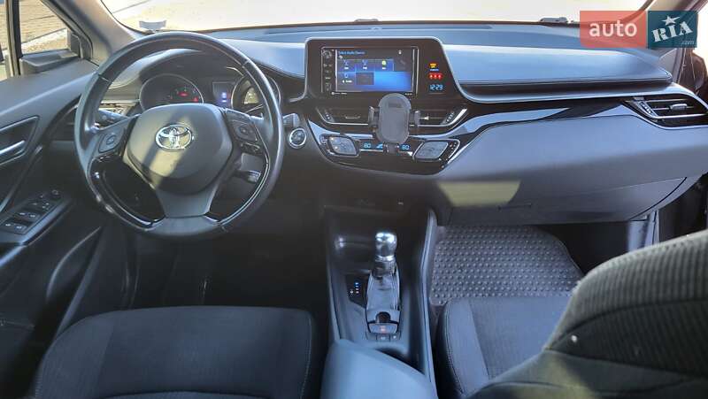 Позашляховик / Кросовер Toyota C-HR 2017 в Києві фото 16 Позашляховик / Кросовер Toyota C-HR 2017 в Києві