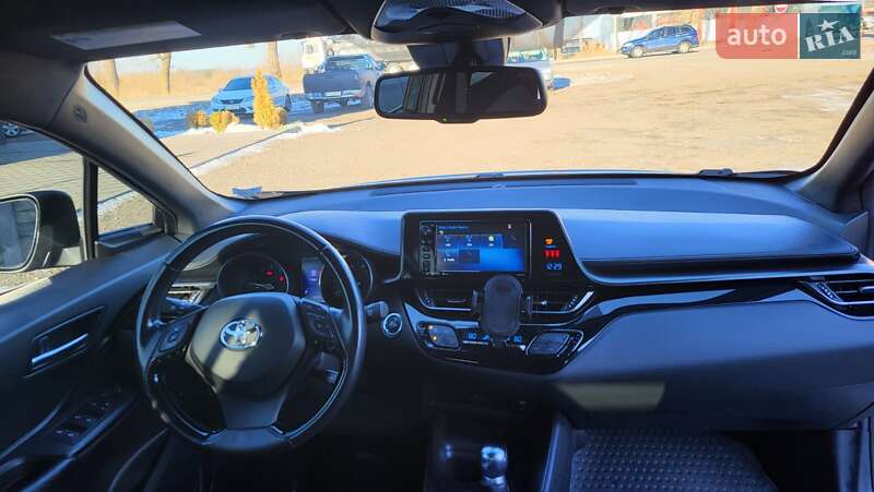 Позашляховик / Кросовер Toyota C-HR 2017 в Києві фото 17 Позашляховик / Кросовер Toyota C-HR 2017 в Києві
