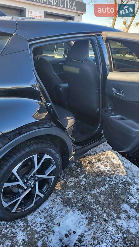 Позашляховик / Кросовер Toyota C-HR 2017 в Києві фото 20 Позашляховик / Кросовер Toyota C-HR 2017 в Києві