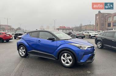 Внедорожник / Кроссовер Toyota C-HR 2019 в Киеве