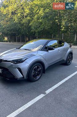 Внедорожник / Кроссовер Toyota C-HR 2021 в Киеве