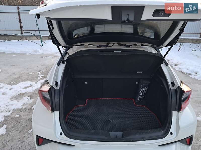 Позашляховик / Кросовер Toyota C-HR 2019 в Києві