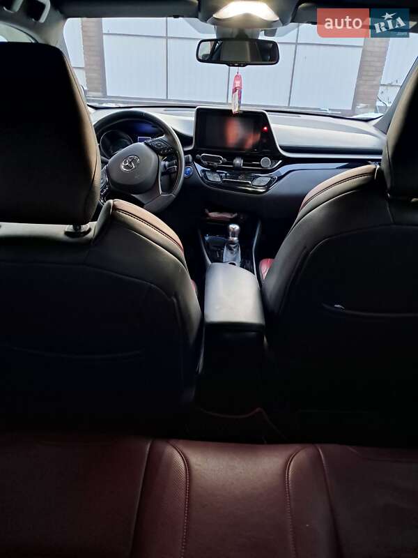 Позашляховик / Кросовер Toyota C-HR 2019 в Києві