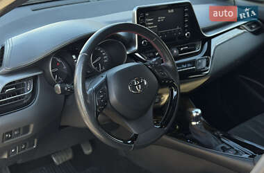 Внедорожник / Кроссовер Toyota C-HR 2021 в 