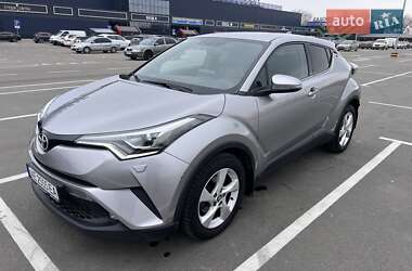 Позашляховик / Кросовер Toyota C-HR 2017 в Дніпрі