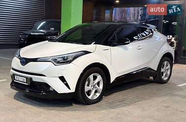 Позашляховик / Кросовер Toyota C-HR 2019 в Києві