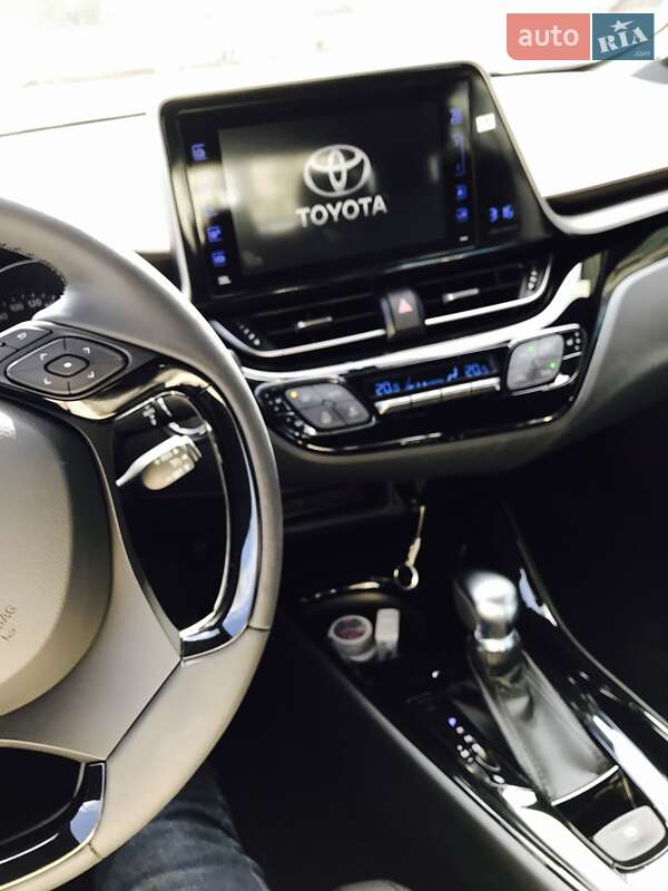 Внедорожник / Кроссовер Toyota C-HR 2017 в Запорожье
