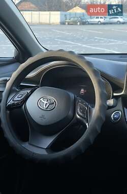 Позашляховик / Кросовер Toyota C-HR 2021 в Чернівцях