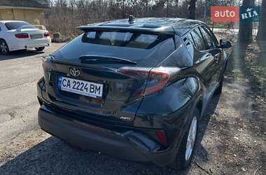 Внедорожник / Кроссовер Toyota C-HR 2017 в 