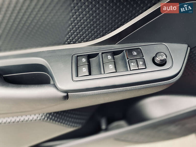 Позашляховик / Кросовер Toyota C-HR 2019 в Києві