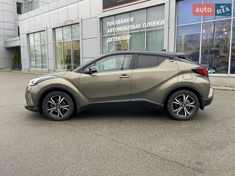 Внедорожник / Кроссовер Toyota C-HR 2022 в Киеве