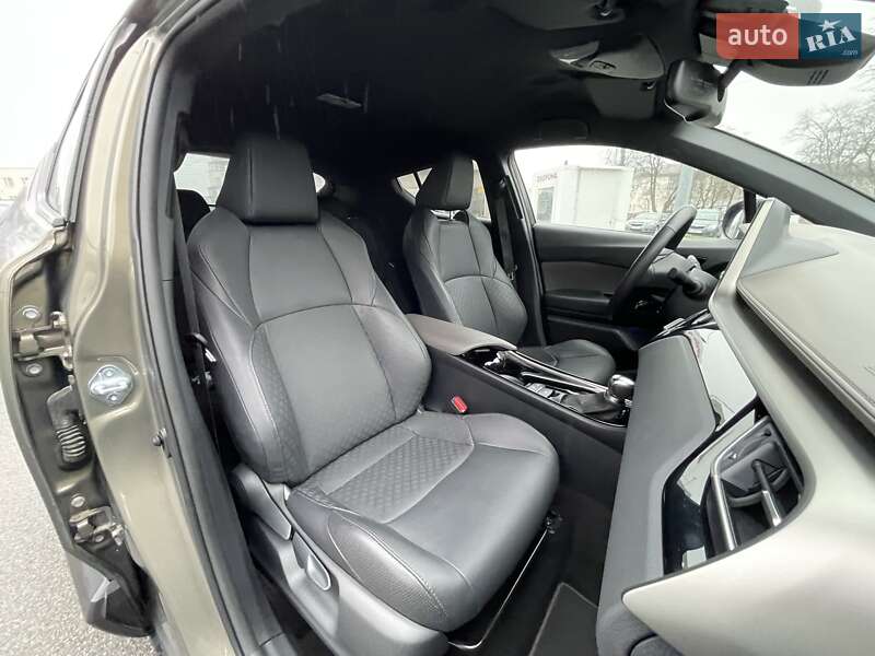 Внедорожник / Кроссовер Toyota C-HR 2022 в Киеве