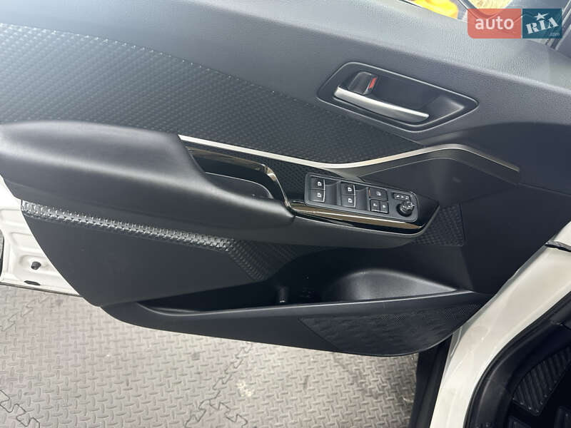 Внедорожник / Кроссовер Toyota C-HR 2019 в Харькове