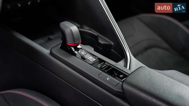 Внедорожник / Кроссовер Toyota C-HR 2023 в Львове