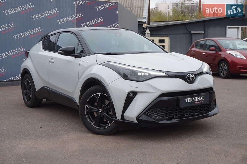 Позашляховик / Кросовер Toyota C-HR 2021 в 